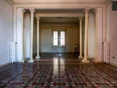 Entriamo nell�elegante salone principale